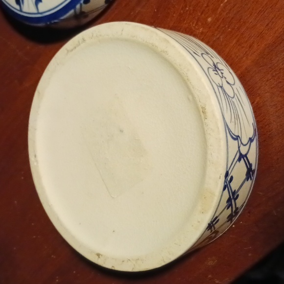 Blue and white or jewelry. China box excellent condition - Picture 5 of 5